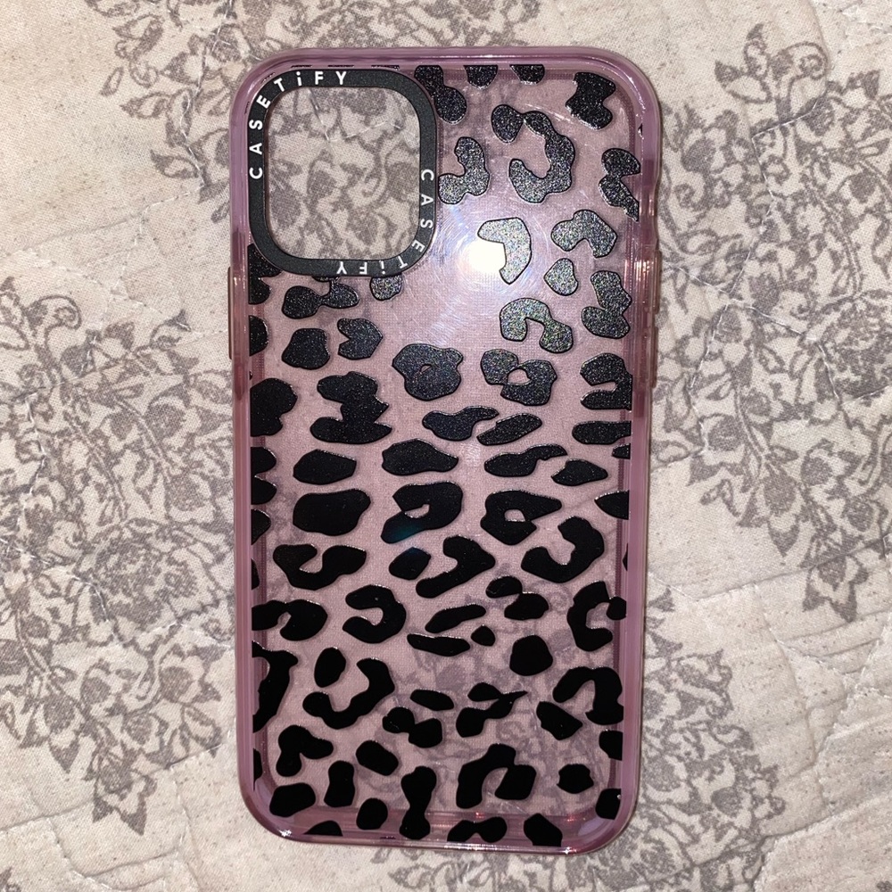 iPhone 11 Pro/ XS Cheetah print purple tinted case!